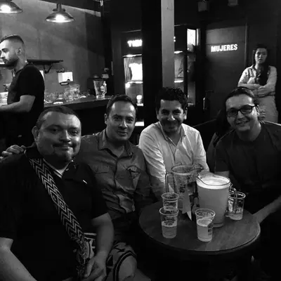 Unas cervezas con los amigos en BBC Armenia